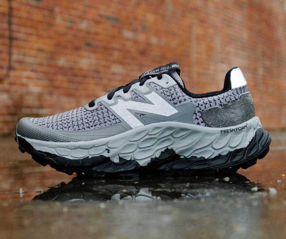 やっぱかっこいいなー😳
アウトソールの黒が全体を引き締めてますよね！