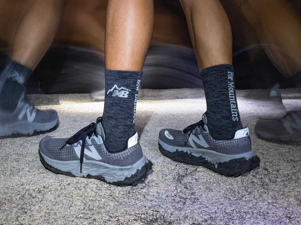 やっぱかっこいいなー😳
アウトソールの黒が全体を引き締めて