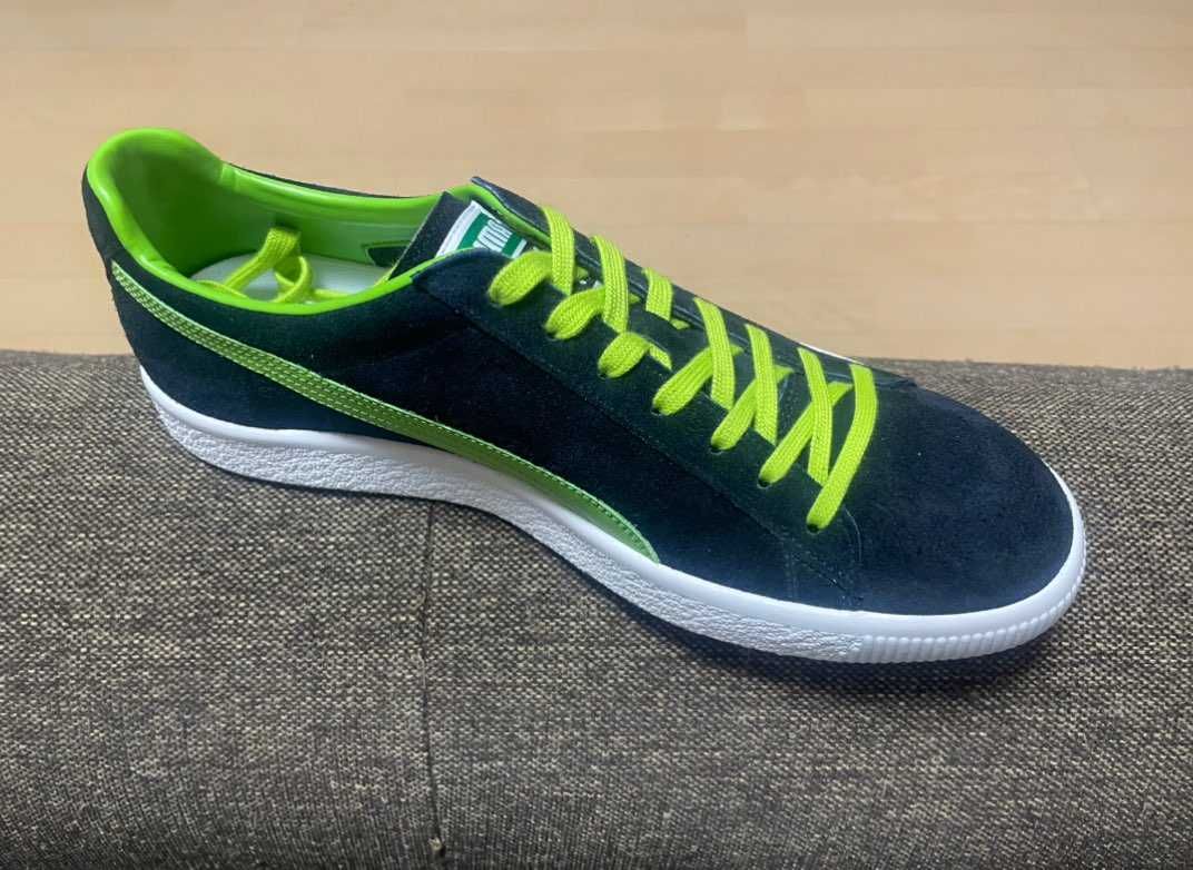 個人的にすごく好みな1足
濃いネイビーとライムグリーンが痺