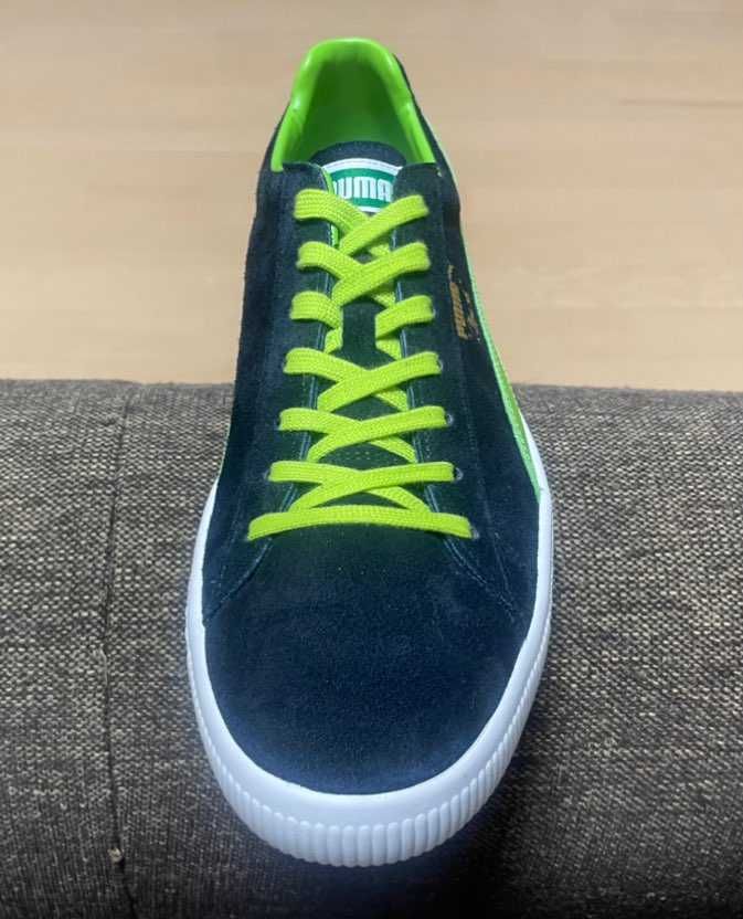 個人的にすごく好みな1足
濃いネイビーとライムグリーンが痺