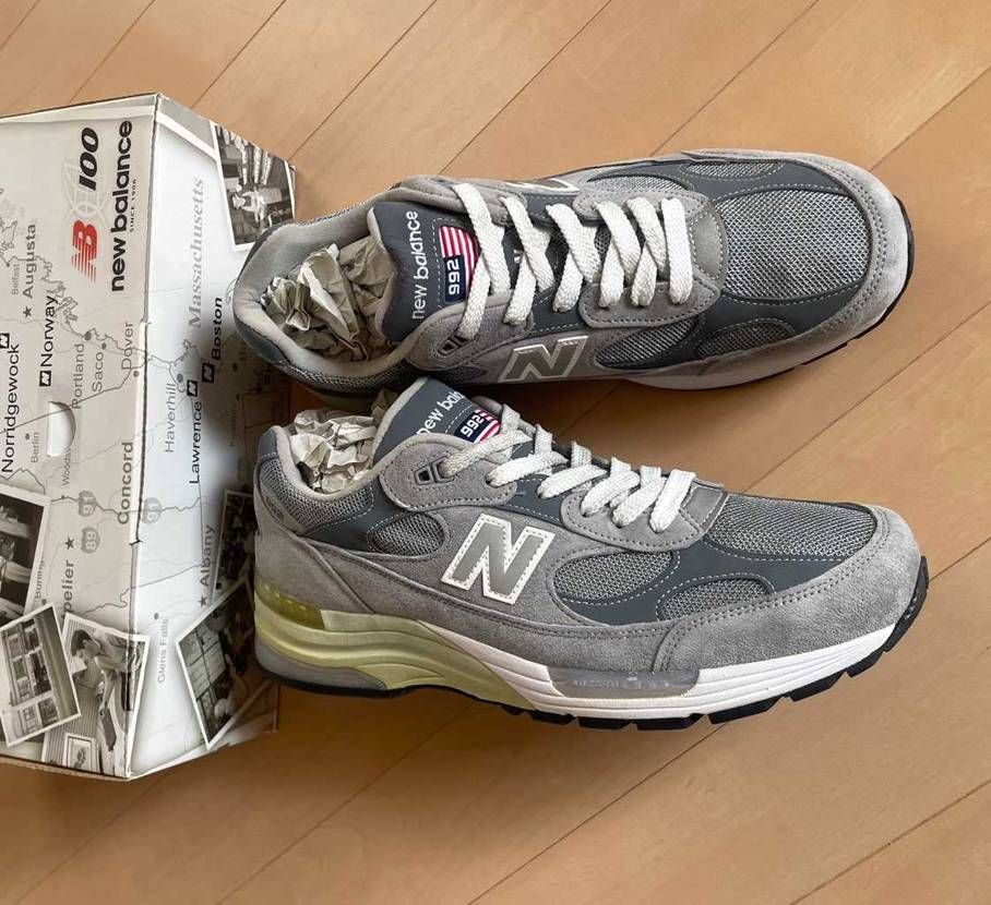 M992GLX
現行の5穴もかっこいいけど6穴見ちゃうと。