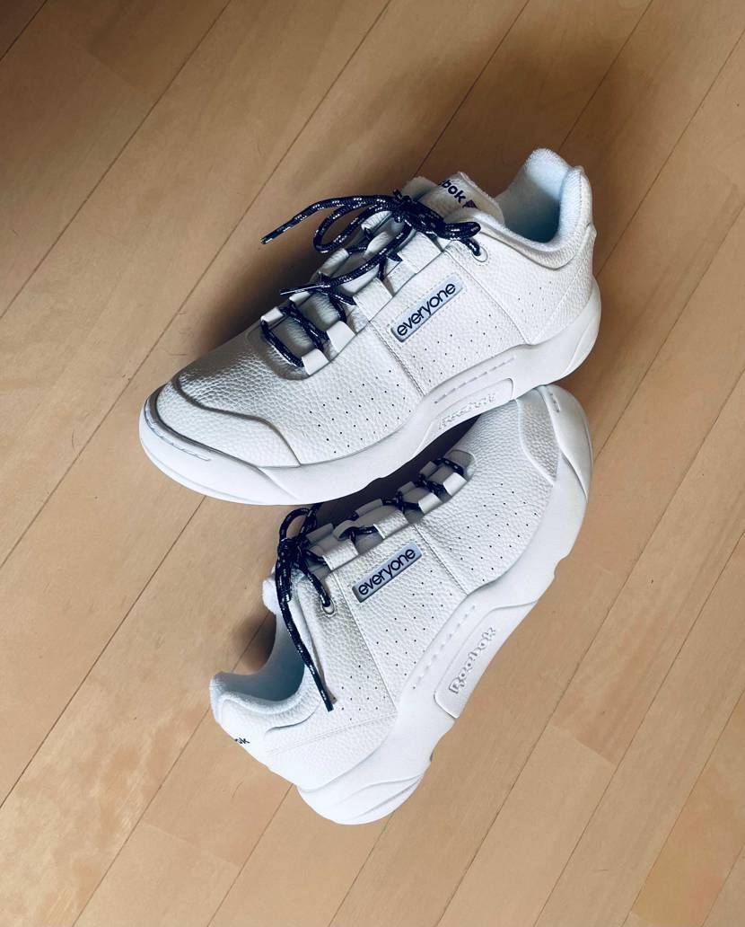 真っ白のスニーカーなんだかんだ初めてかも🤔
安っぽさがたまらねっす🫶
わたし