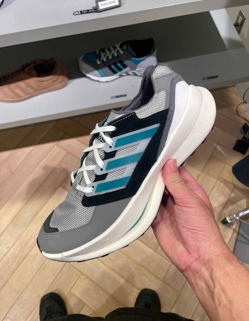 adidas equipment
手前もいいけど奥もいいな