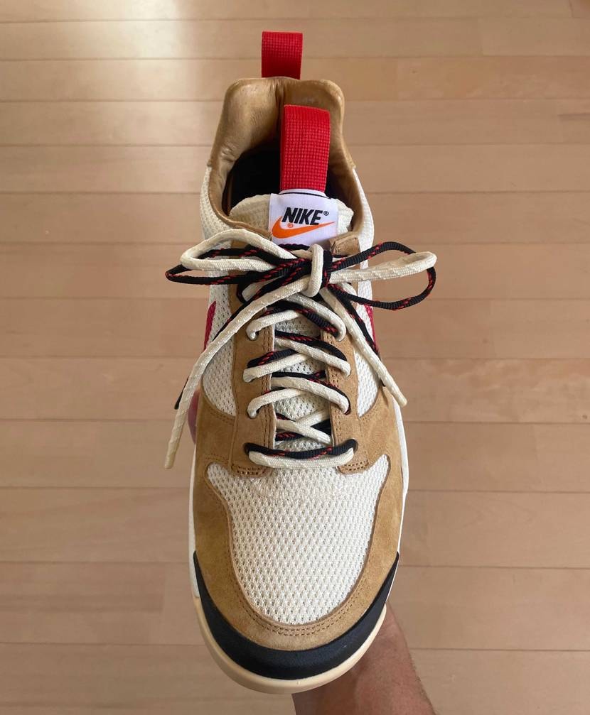 黒と赤のシューレース見つけたらやりたくなっちゃったんですこんなことしちゃってトム