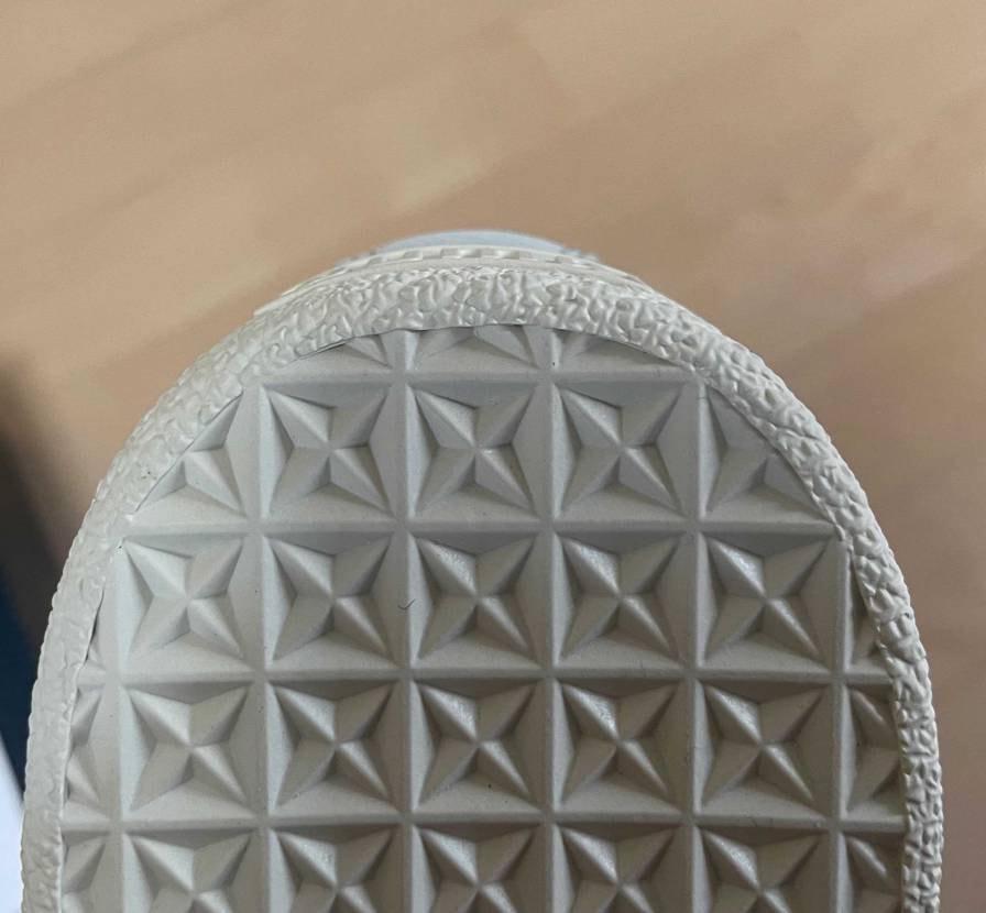 acy シューレースは生成りで
ネイビー/ブラックにゴール