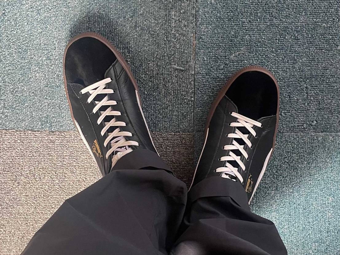 ⚫️⚪️🟤
スエードとスムースレザーが👍

何やら賑わ