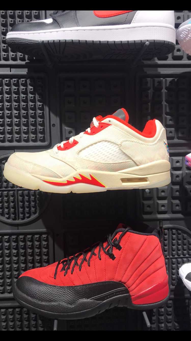 海外ですが普通にてんとうで売ってましたよ〜
キャンパス生地で薄く下の柄が見える