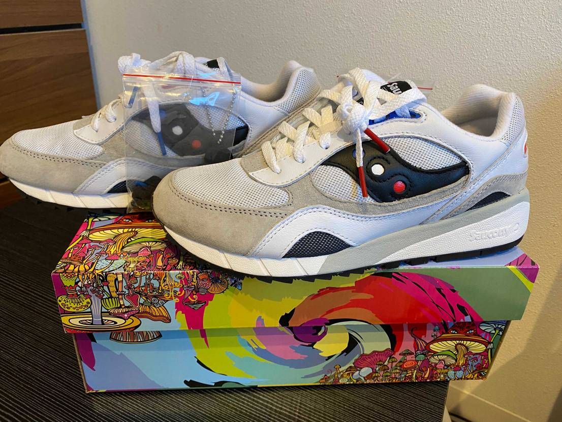 今年一足目はSaucony！　BOXと中敷きハデハデですがシューズ自体は落ち着い