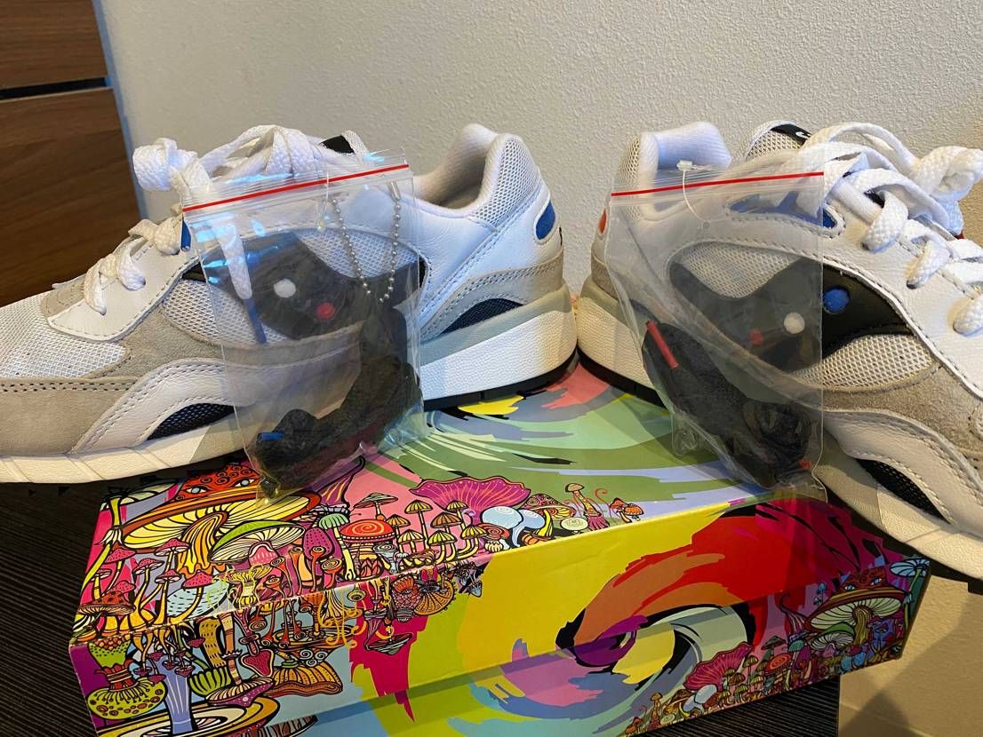 今年一足目はSaucony！　BOXと中敷きハデハデですがシ