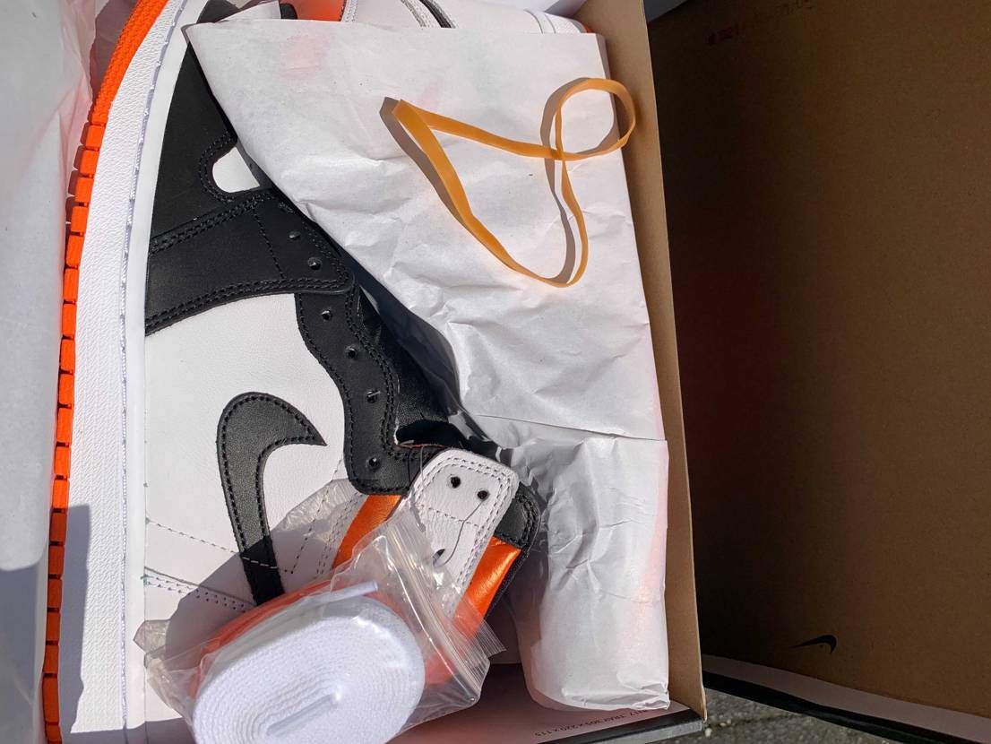 スニーカーズで落選😭
今日休みで心斎橋まで足運んだらアトモスさんでマイサイゲッ