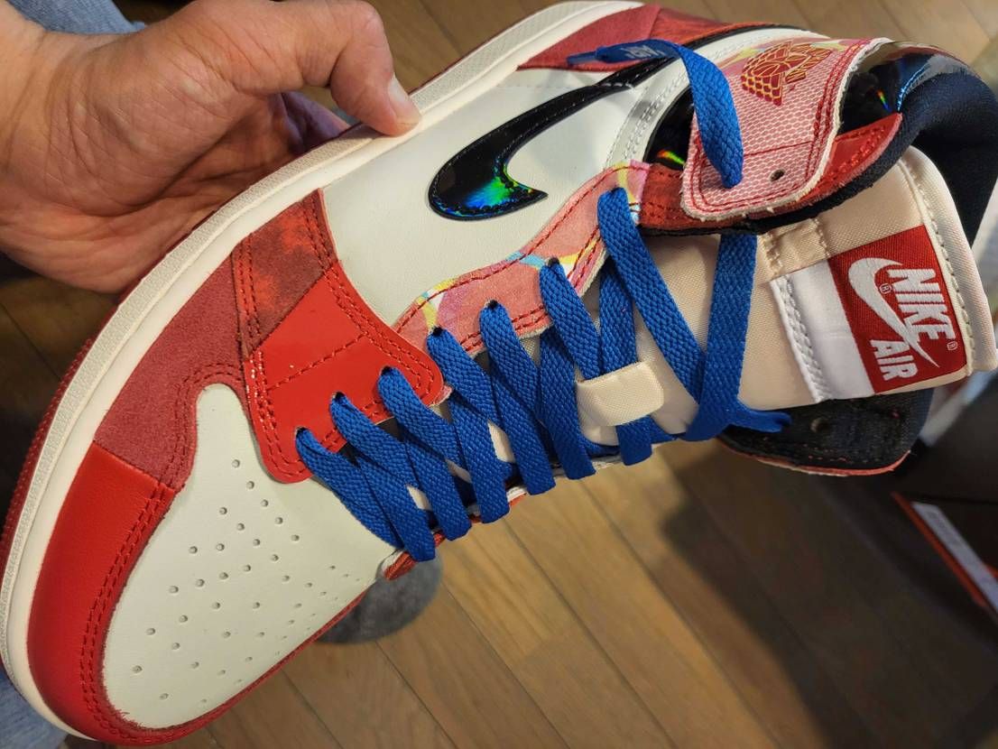 念願のシューズ手にいれました❗
スパイダーマンに因んでシューレース青にしてみま