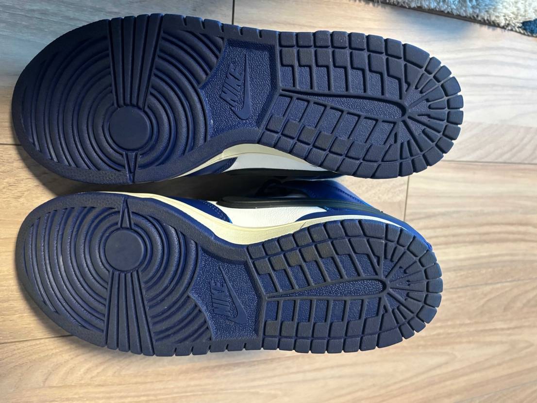 玄関の試し履き、1度のみです。
タグがないため、25.5c