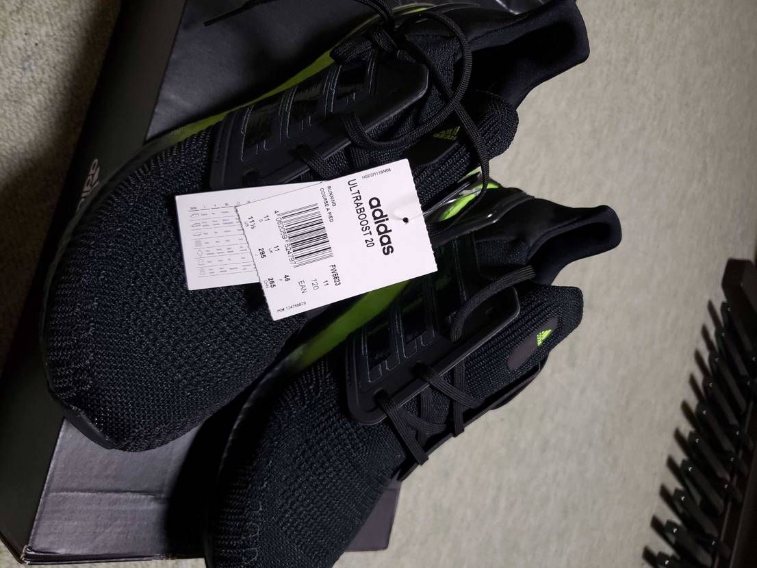 当選したスニーカー（AJ1)と一緒に、注文していない商品が（ウルトラ　ブースト2