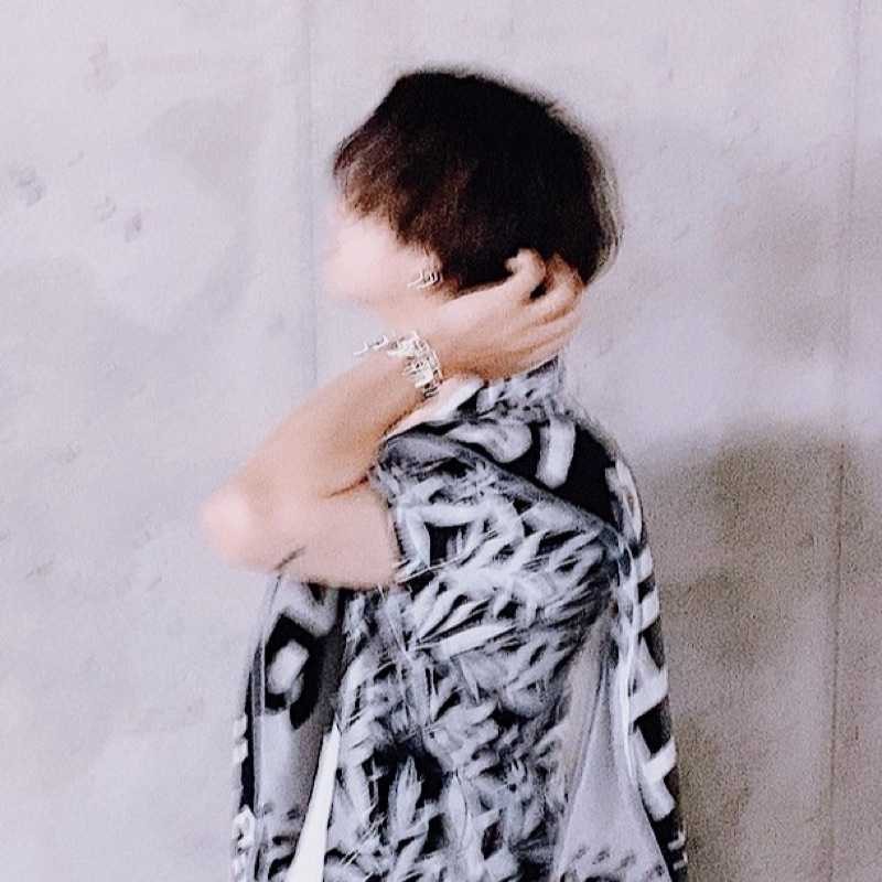 -????-