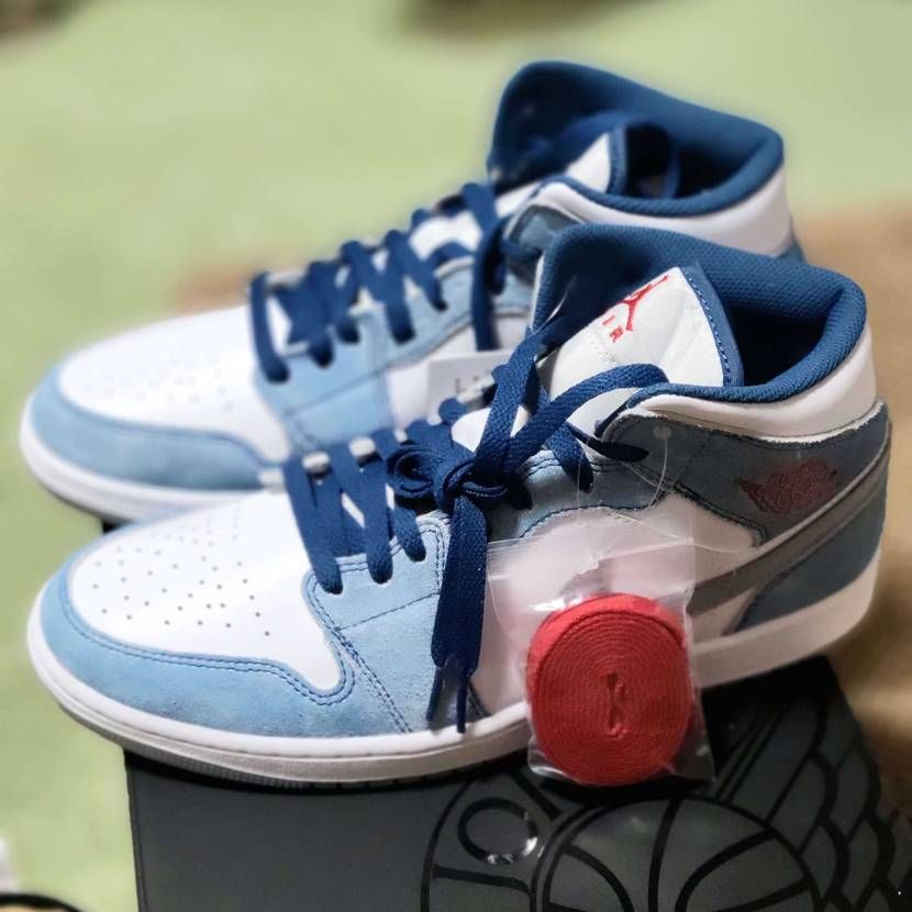 Nike Air Jordan 1 Mid "White/University 