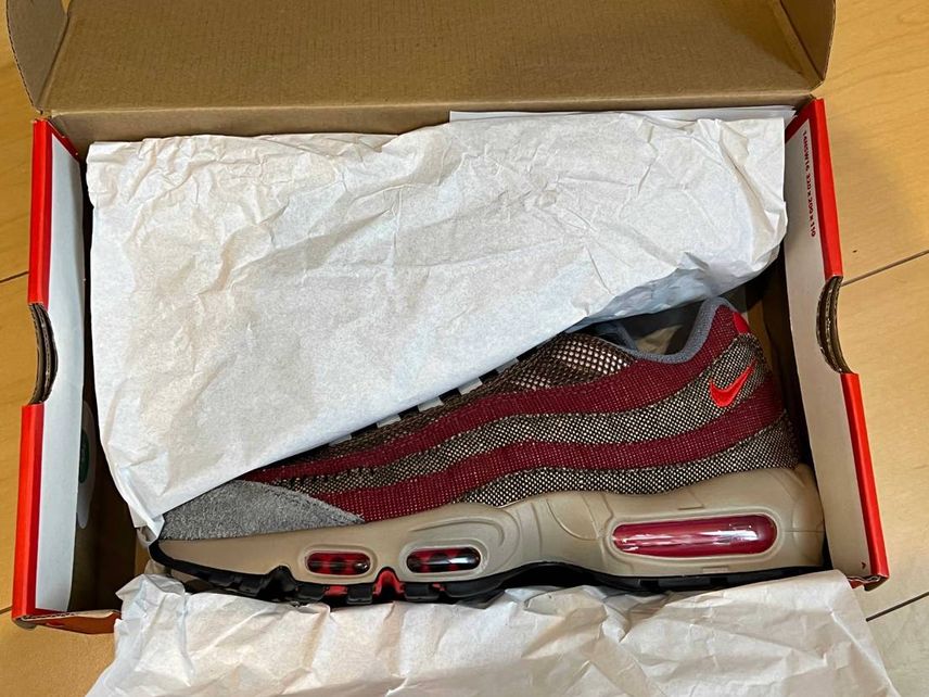 SKITの通販で26.5を2万2千円で購入しました。
エアマックス95なので歩