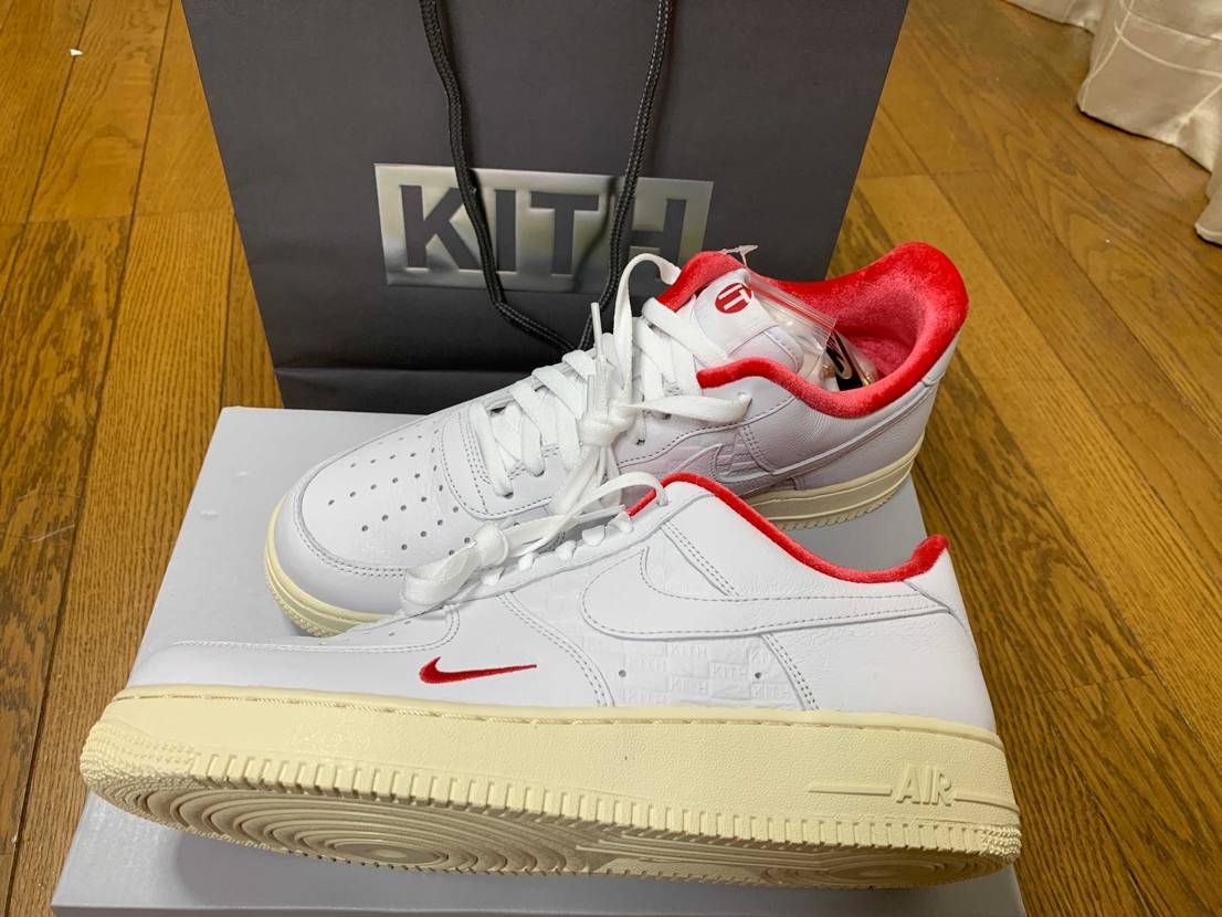 ２２日１１時入店にて28.5購入。
まだまだありそうな感じです。
限定Ｔはさ