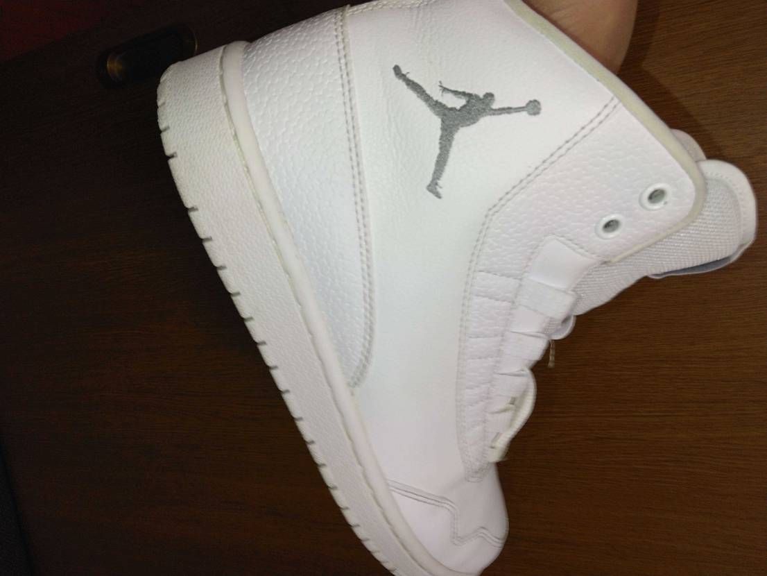 真っ白なジョーダンもいいかも？！