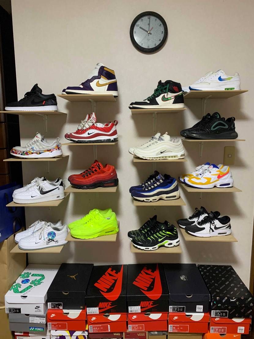 ずっと部屋に作りたかった棚をついに作ることが出来ました！
スニーカーにお金をか