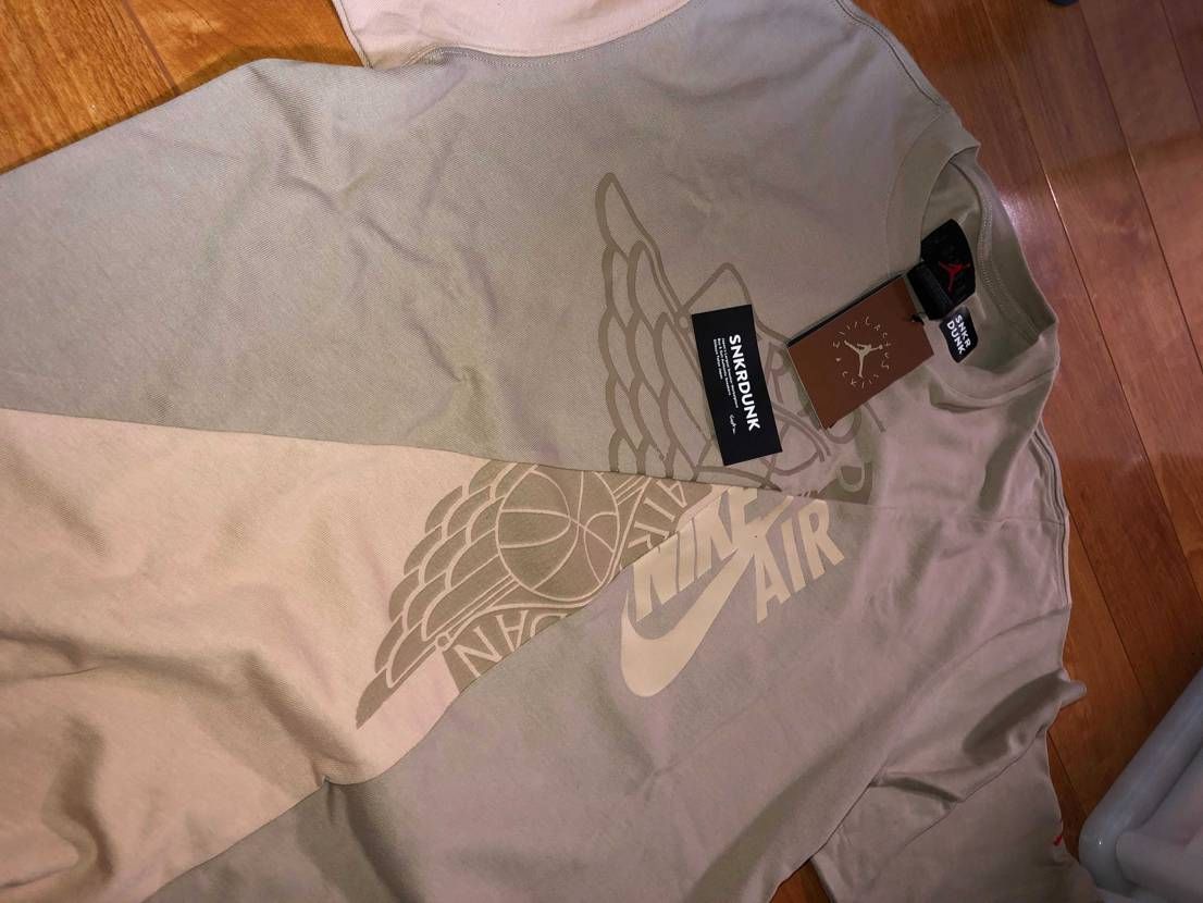 着弾‼️🔥
商品状態も最高です♪😁
出品者様、スニダン様本当にありがとうござ