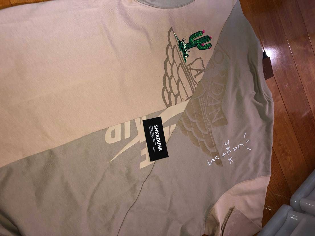 着弾‼️🔥
商品状態も最高です♪😁
出品者様、スニダン様