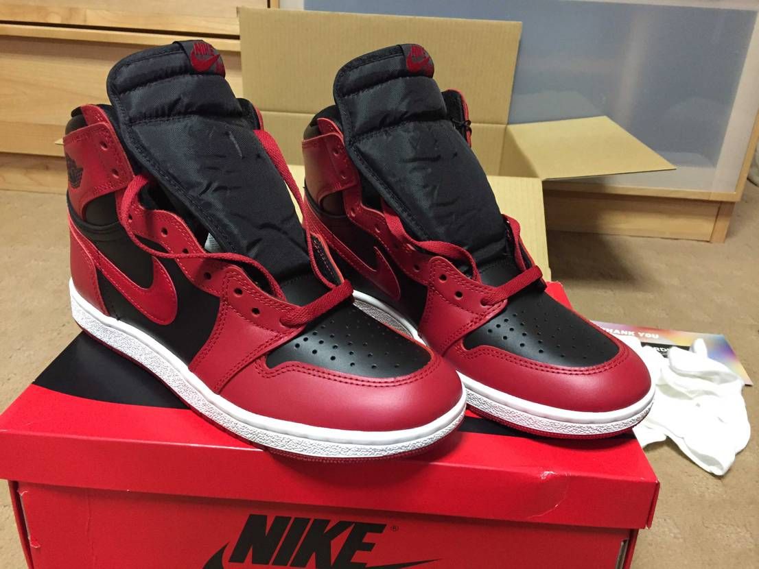 昨日、スニダンから商品が届きました。

カラーリングについてですが、赤色部分