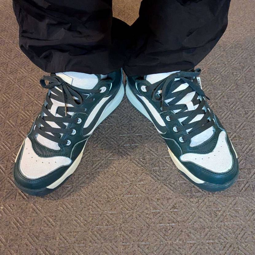 Rowley XLT✌️
そいや出先でこんなの見つけましたがソール裏のプラパー