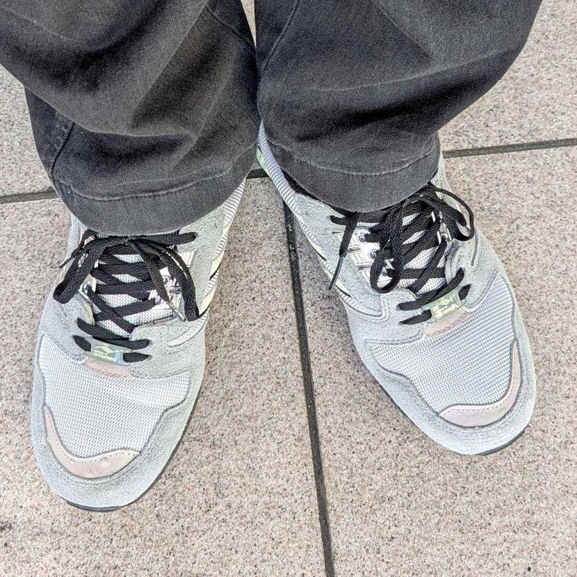 買ってからよく履いてる〜歩くときはNBを鉄板で履いてたけど最近はZX8000な気