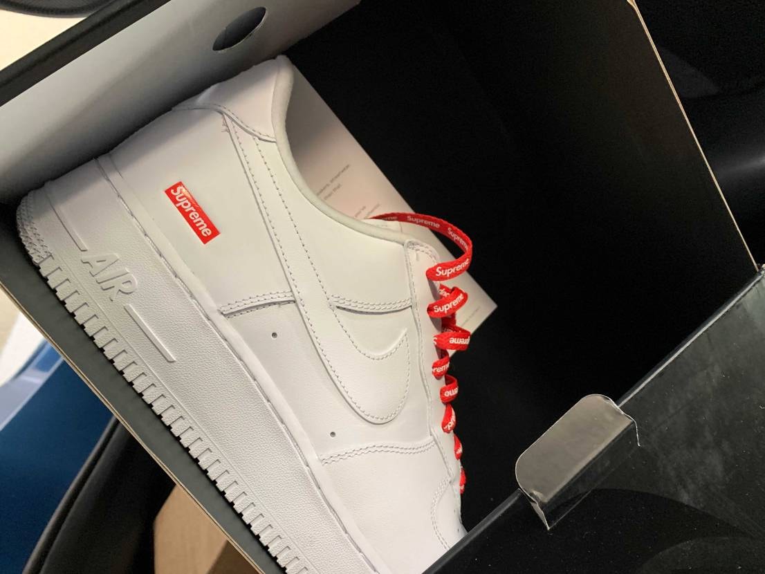 NIKE × Supreme
Airforce1