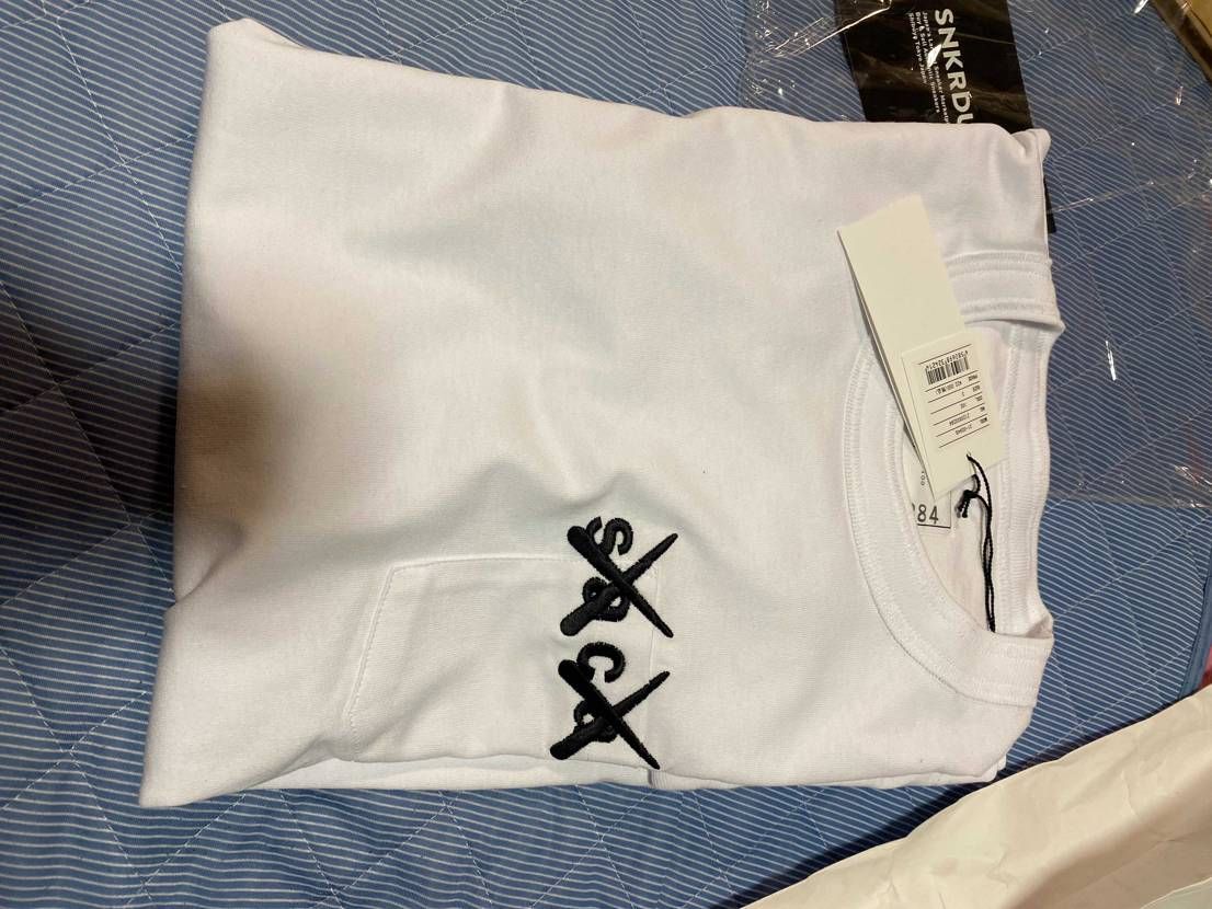 サカイカウズの白のフロックロンT頼んだのに
こちらが到着しました。
どうなっ