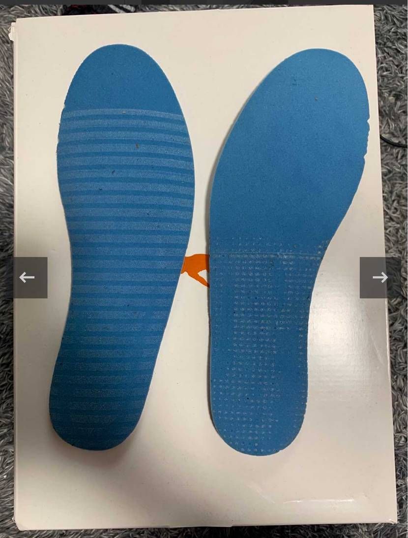 travis aj1を購入したのですが、中敷きが写真の通りの糊付けになっています