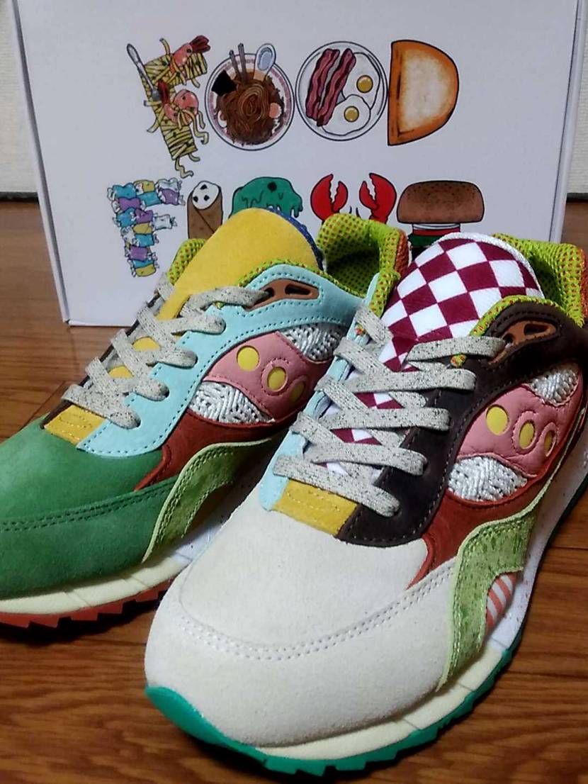 現物やばい😁✨
めちゃくちゃいい✨
替え紐あり、インソールもSAUCONYのロゴ