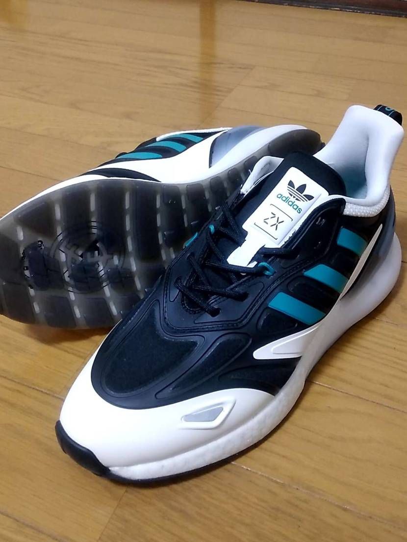ちょっとしたNIKE疲れのようなものもあり
adidasのぞいてたら、お気に入り