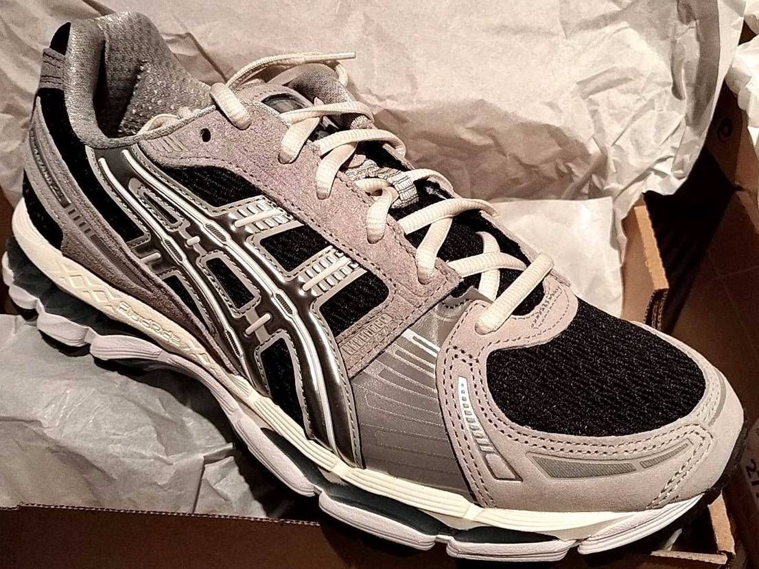 ASICS心斎橋へ初の並び😶
並びも少なく購入できました⚪