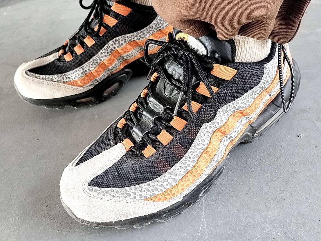 やっぱりつま先あたりはスエードやレザーが良い😶