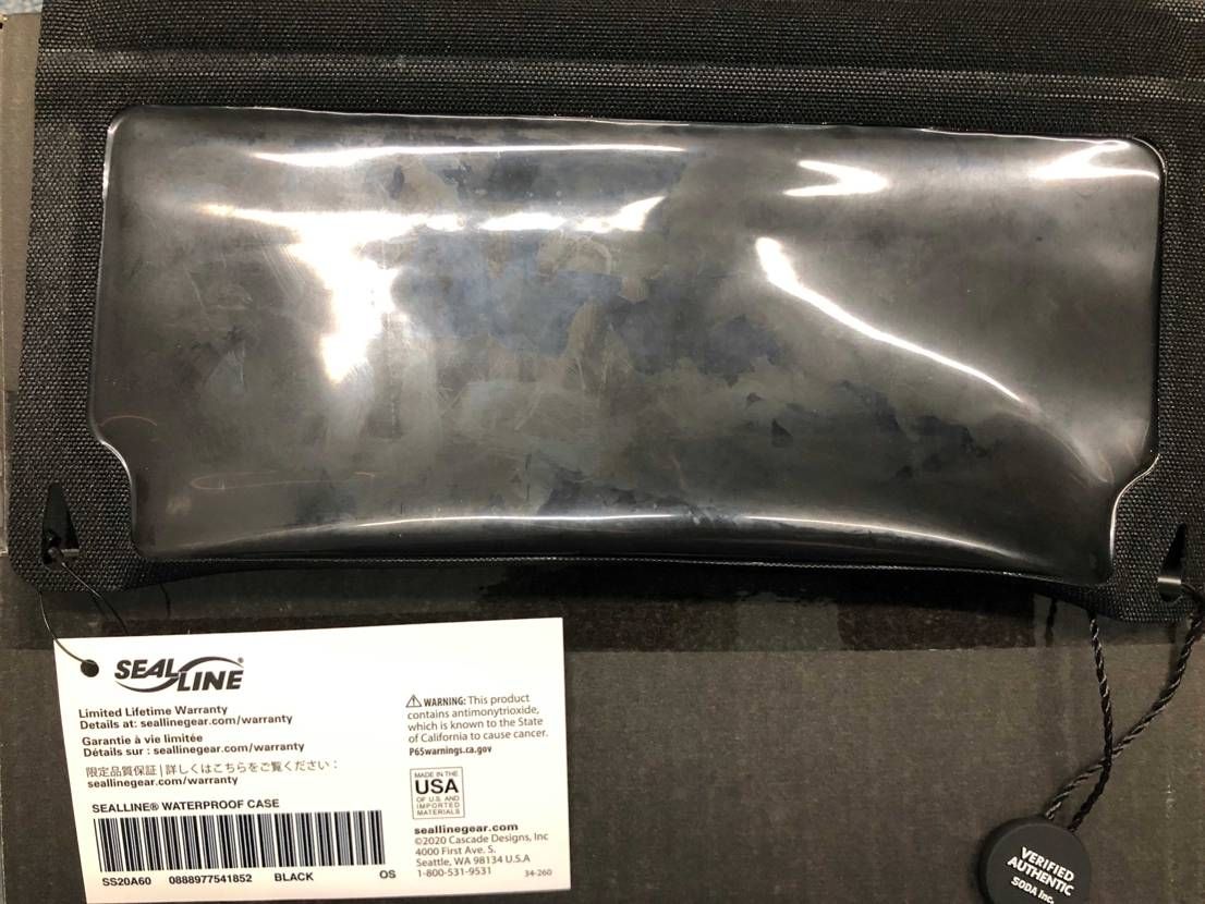 新品未使用でこれ買ったんやけど、なんかケースの中湿ってるって