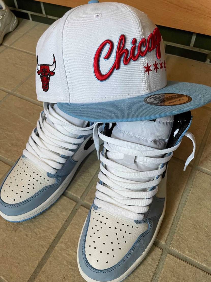 ユニバーシティブルーは白紐がよく似合いますね。