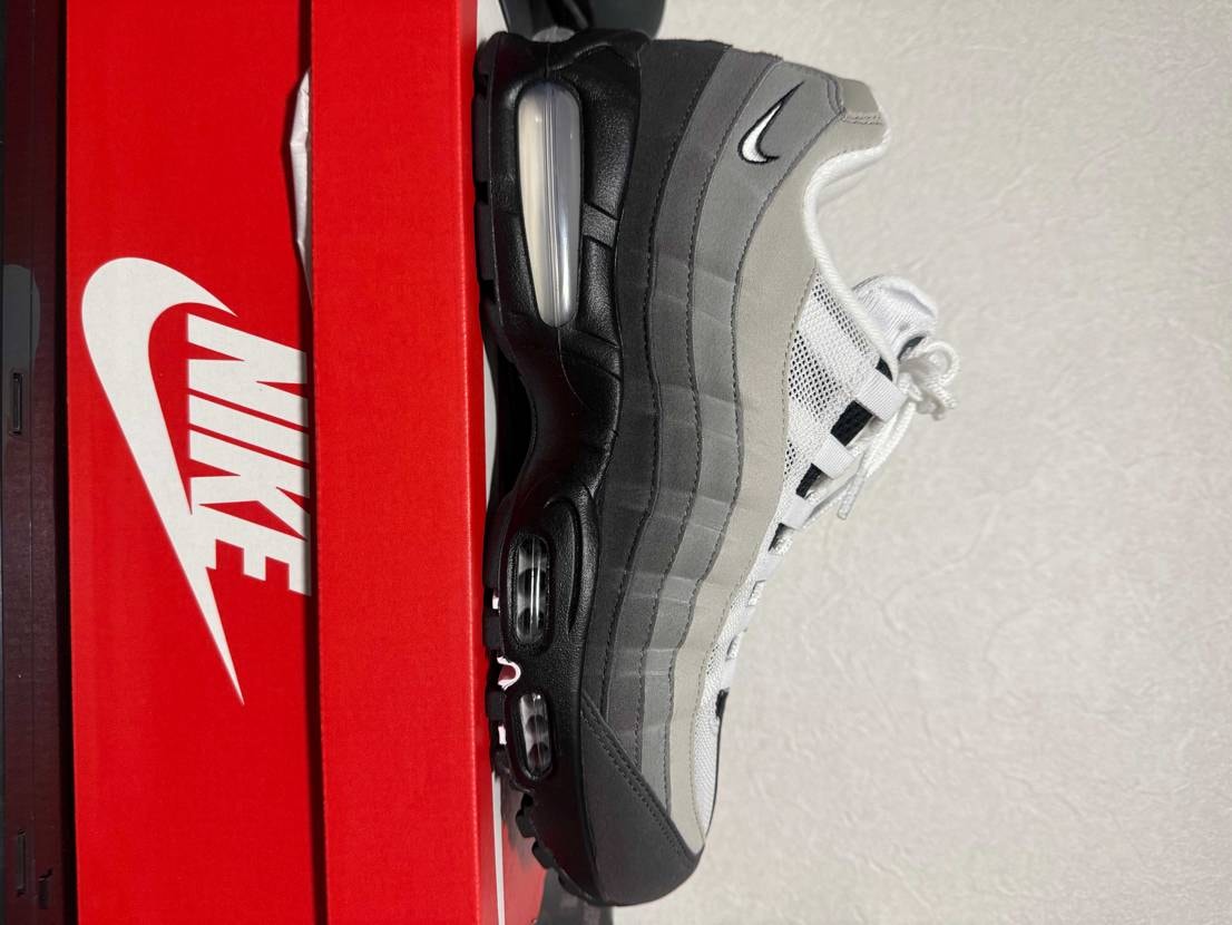 ナイキの直営でもリス来てたから思わず買ってしまった。
ネオ