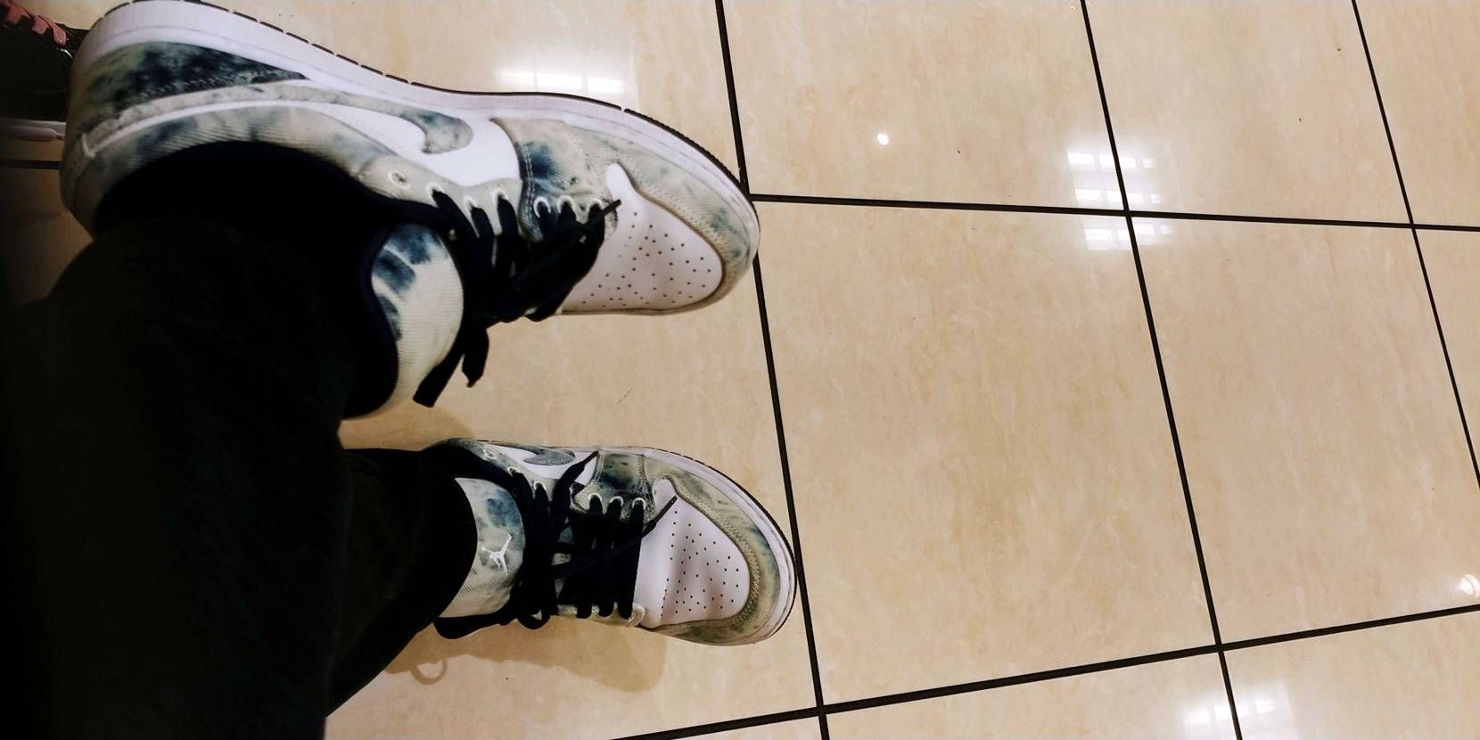 スニーカー好きな先輩方に質問
どれぐらいの数のスニーカーを持ってます？劣化が心配