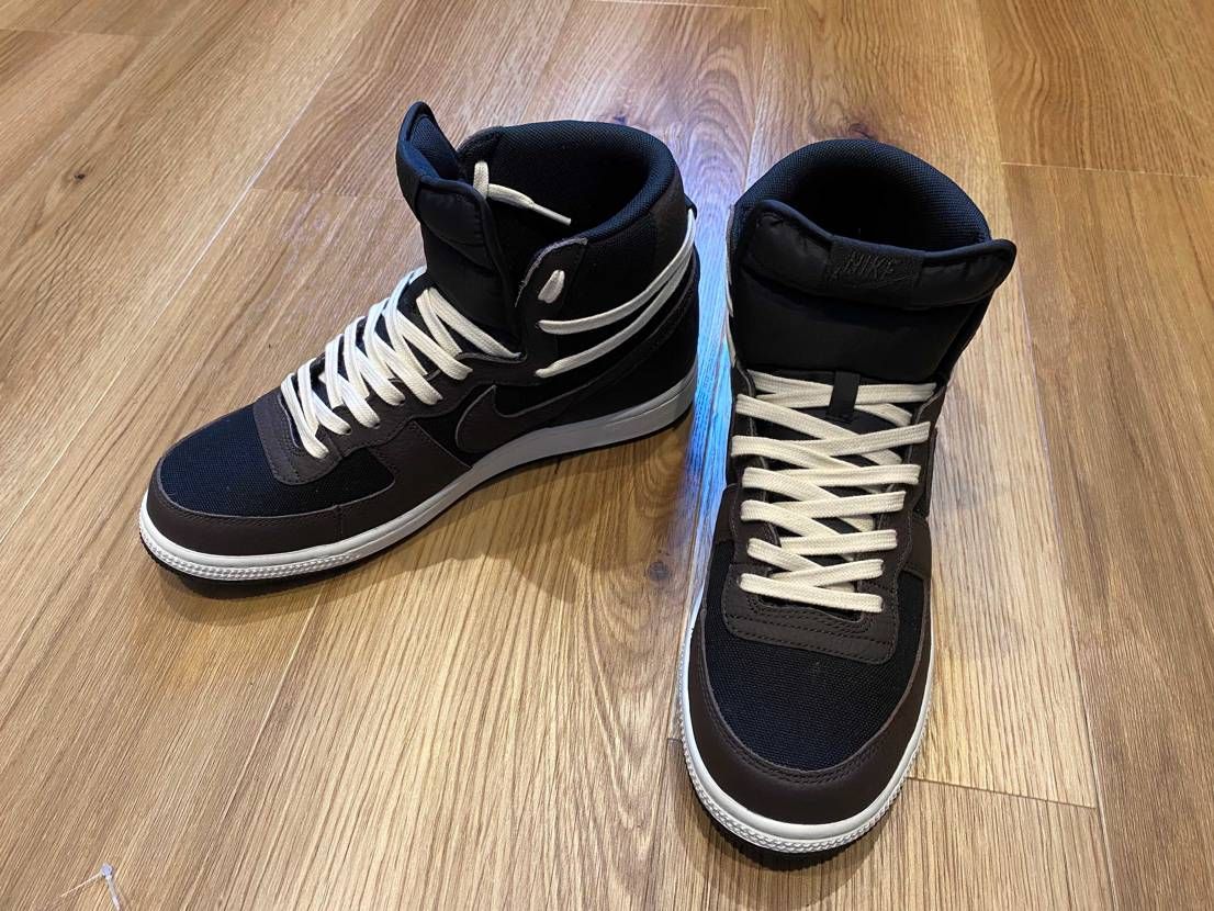 履くと決めたんで、シューレースを変えてみました。
ごめんなさい、想像以上でした