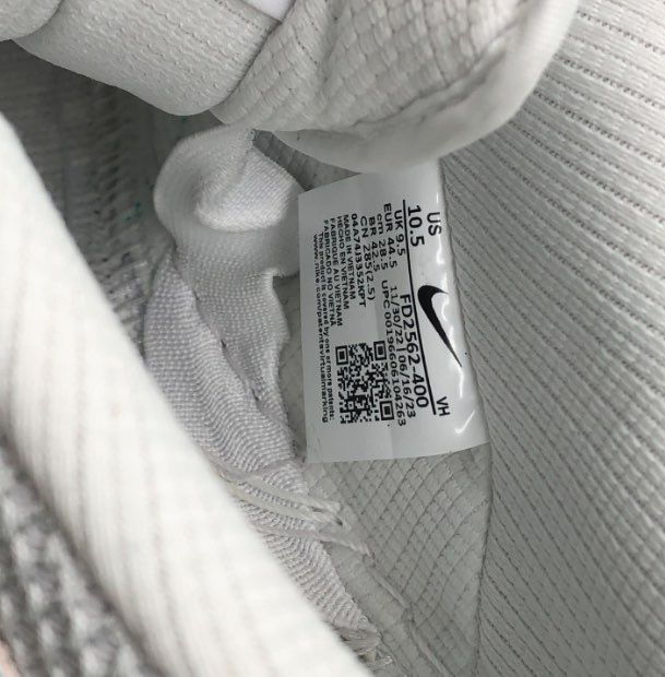 スニーカー有識者の方お知恵をお貸し下さい。
SBダンクでシュータンのゴムがねじ