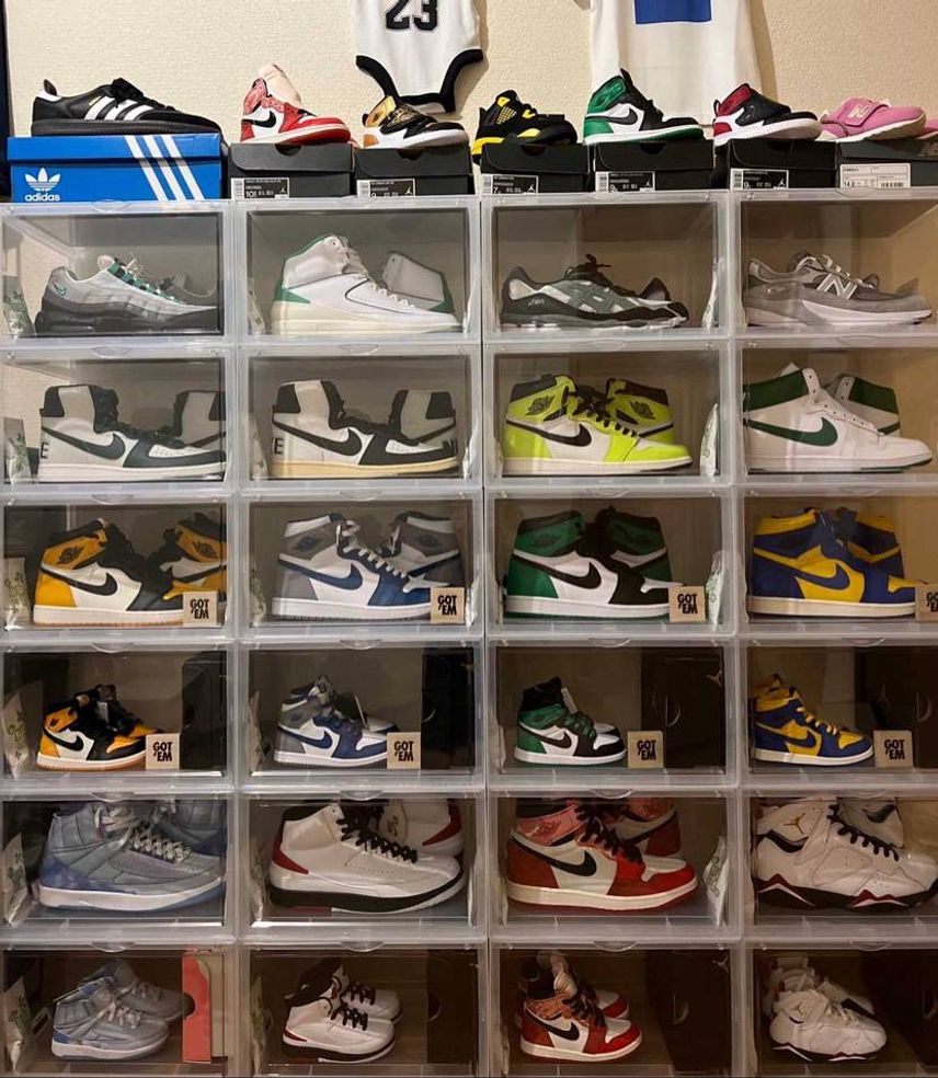 去年のAJ1 VOLTからスニーカー収集にハマり約1年🥹
家族からの冷たい視