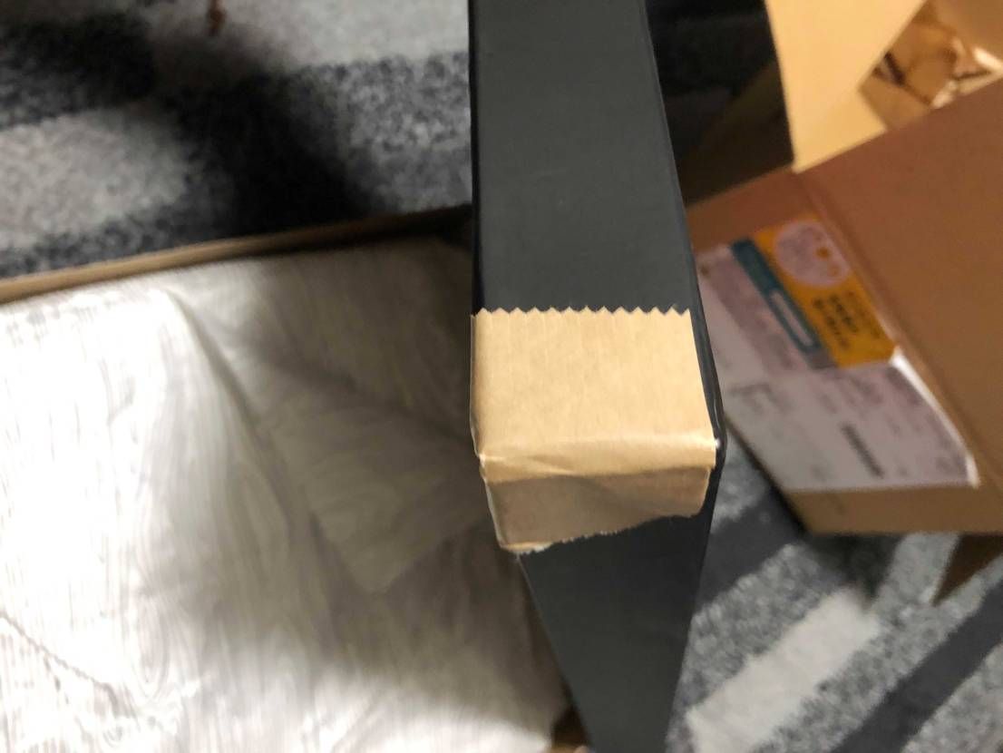 せっかく届いたのにガムテープでの補修、まだ補修なしのが良いく