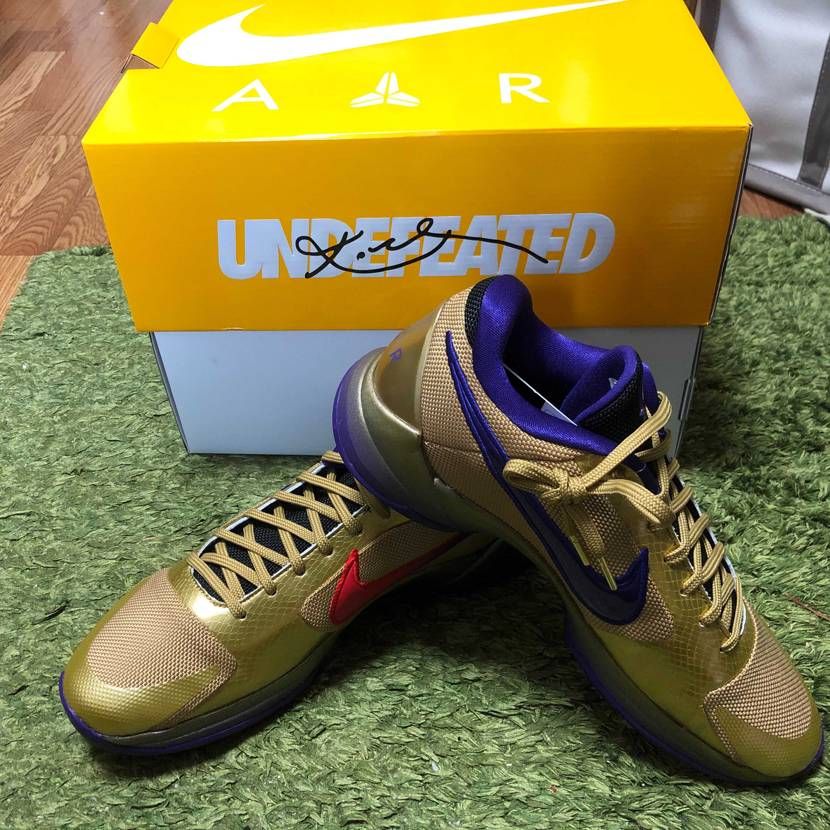 本日undefeatedから届きました。
やはりKOBEシ