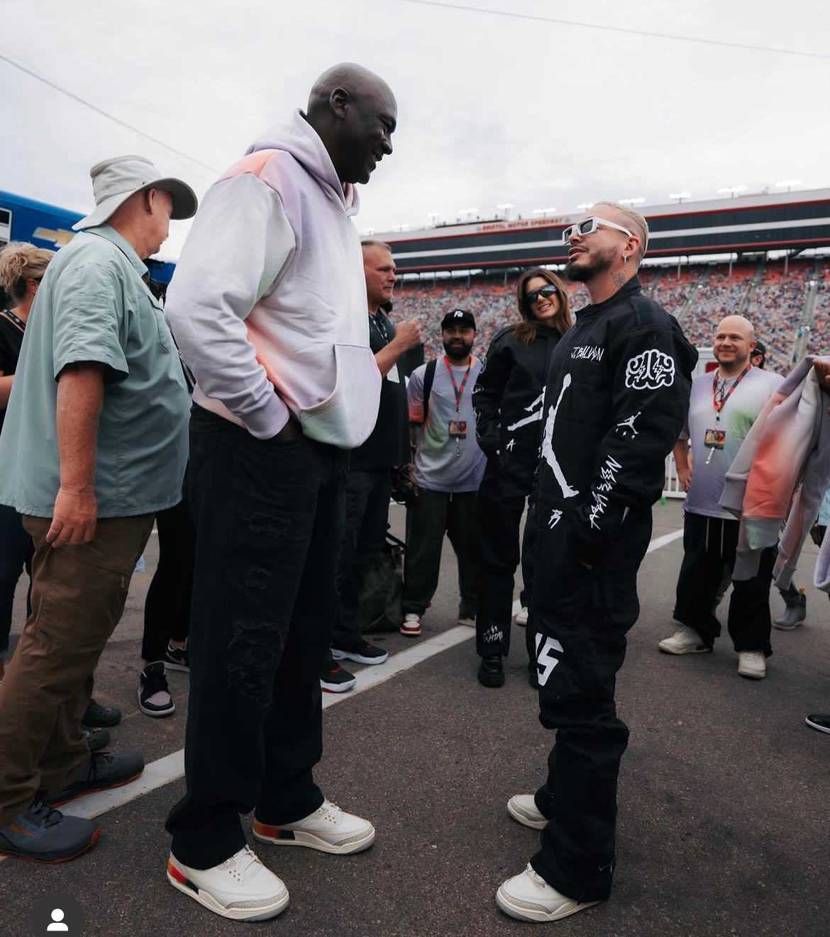 神が履くと欲しくなりますね!カッコよ!
※左がジョーダン、右がバルヴィンで