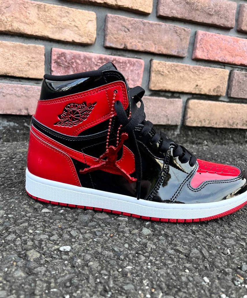 AirJordan1 High OG "Patent Bred"
1番好