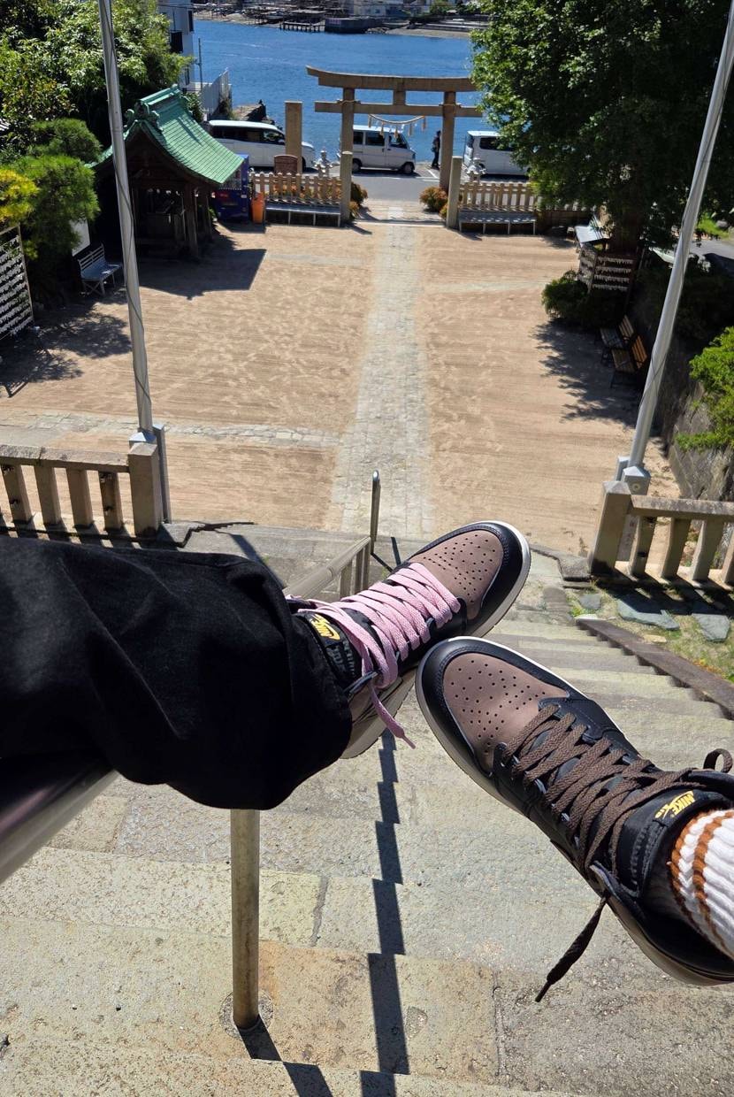 今月の⛩️神社参拝🙏
お供の👟は、奥さんの『秋を先取り🫶』