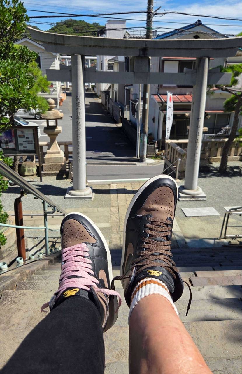 今月の⛩️神社参拝🙏
お供の👟は、奥さんの『秋を先取り🫶』