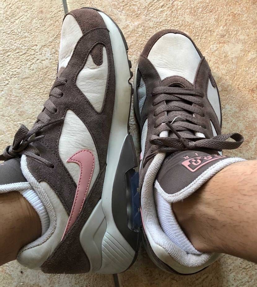 今日の足元は高校の時オレゴンのポートランドにホームステイした時にスニーカーショッ