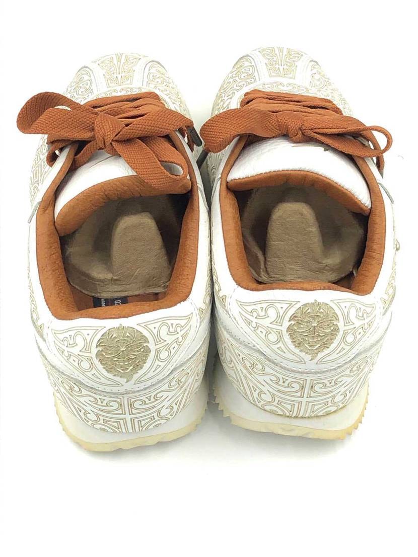 初めてコメントします。
このスニーカーって価値有りますか？